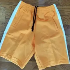 サイズ150のオレンジハーフパンツ