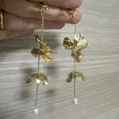 花モチーフ ゴールドピアス パール付き　結婚式