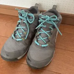 KEEN グレー 水色 ハイカット トレッキングシューズ