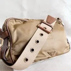 PRADA プラダ ショルダーバッグ カメラバッグ ベージュ 斜め掛け 三角ロゴ