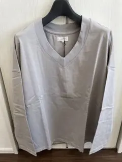 Vネック　ロングTシャツ