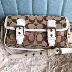 コーチ 6836 シグネチャー ショルダーバッグ 長財布OK チャーム付