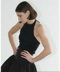 CLANE HALTER NECK CUP IN TOPS BLACKのサムネイル