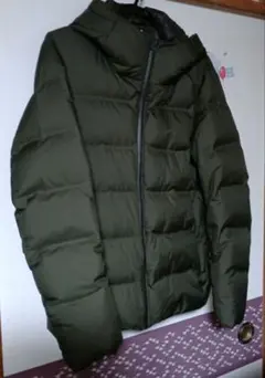 美品●ユニクロ●フード付き●シームレスダウンジャケット●オリーブグリーン●Ｌ