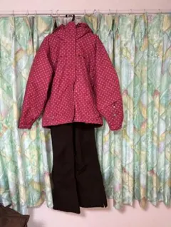 スキーウェア　レッドジャケットと、ブラウンパンツ（女性用M）