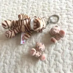 昭和レトロ　フロッキー　キーホルダー　ピンバッジ　ゾウ　クマ　ブタ　動物 昭和レトロ フロッキー キーホルダー ピンバッジ ブタ 動物 - メルカリ