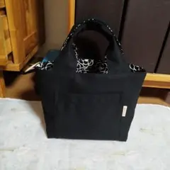 黒の花柄トートバッグ