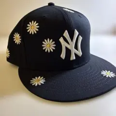 【新品・未使用】New Era ニューヨークヤンキース デイジー刺繍 キャップのサムネイル