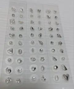 12時までお値下げ！本日のサービス品! 耳ツボジュエリー６０粒金アレ対応