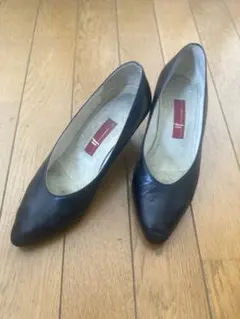 黒レザーポインテッドトゥパンプス 23cm EE幅