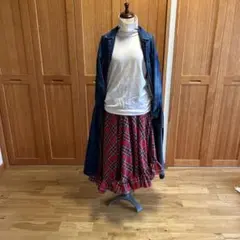 タータンチェック赤系　ボリュームたっぷり　裾周りフリル仕上げ　新品未使用タグ付きのサムネイル