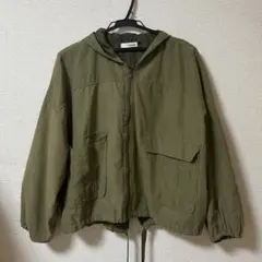 【Avail】カーキ フード付きジャケット 軽アウター Mサイズのサムネイル