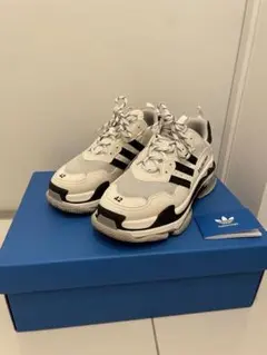 BALENCIAGA x adidas Triple S 42のサムネイル