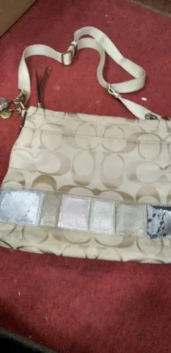 COACHコーチ ベージュ バッグ シグネチヤーシヨルダーバツク