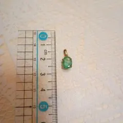 エメラルド　ペンダントトップ　k18