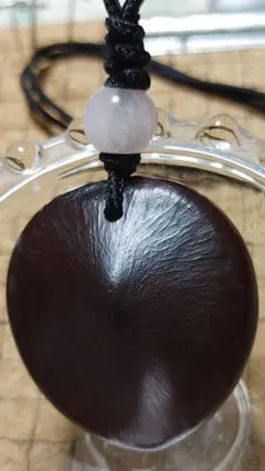 石垣島産　藻玉モダマ　ローズクオーツ水晶玉入り　紐ドイツ製黒色ネックレス