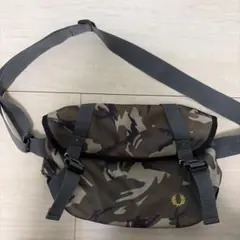 FRED PERRY ショルダーバッグ
