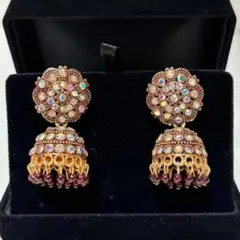 揺れるピアス　オーロラクリスタル　レッド