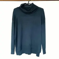 earth music&ecology薄手ダークグリーン タートルネックセーター