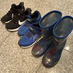 NikeとAsicsのスニーカーと長靴セット