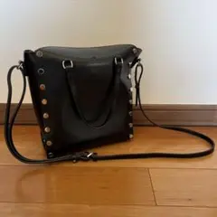 ヤーキ　YAHKI スタッズ付きショルダーバッグ　ブラック