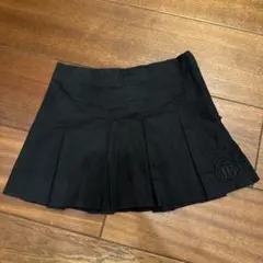 BURBERRYブラック プリーツミニスカート Bロゴ刺繍