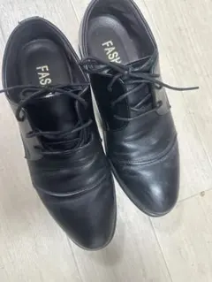 ブラックレースアップシューズ