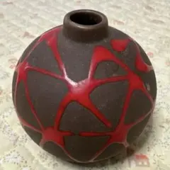 赤釉 幾何学模様 花瓶 一輪挿し