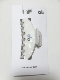 C*O様 alo 波型ヘアクリップ ベージュと黒 １日２日で発送 alo 波型ヘアクリップ ベージュと黒 1日2日で発送 - メルカリ
