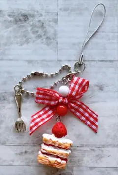 最終値引き ストラップ キーホルダー ケーキ チャーム いちご　可愛い