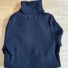 UNIQLO黒タートルネックセーター