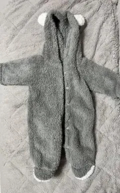 クマ耳付きグレーロンパース