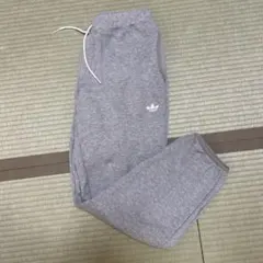 adidas グレー スウェットパンツ