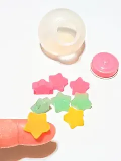 昭和レトロ◯。サンリオ　ねこ瓶入り　お星さま消しゴム◯。リトルツインスターズ