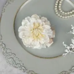 ふんわりダリア コサージュ クリームホワイト 卒業式 卒園式 入学式 入園式