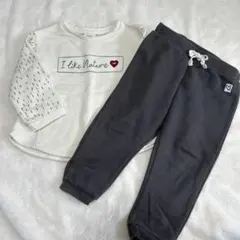 アイボリー トレーナーとグレー パンツ セット