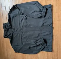 GU ブラック収納フード付きジャンパー