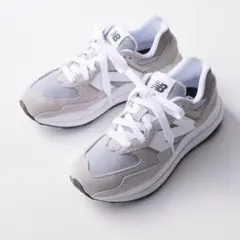 新品未使用品❣️New Balance グレー/ホワイトM5740スニーカー