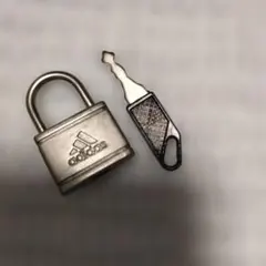 adidas トラベル スーツケース 南京錠 鍵のサムネイル