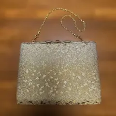 ゴールド クラッチバッグ チェーン付き