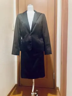 黒 スカートスーツ