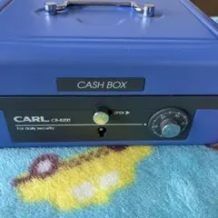 小型の手提げ金庫