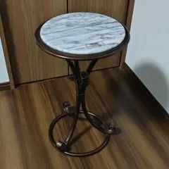 大理石天板の花装飾円形テーブル