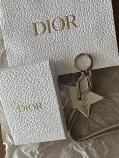 Dior 星型キーホルダー