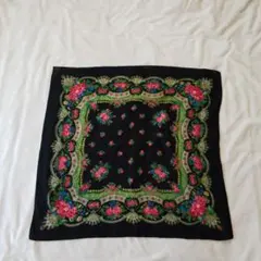 イギリス留学中に購入しました花柄 スクエアスカーフ 黒