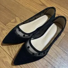 黒 ドット付きメッシュ フラットシューズ
