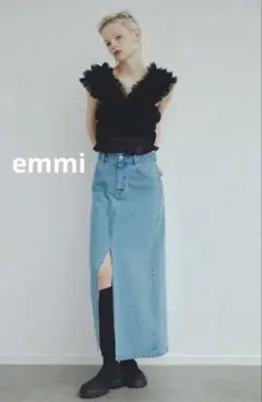 美品　emmi エミ　フロントスリットデニムスカート ライトブルー 24ssのサムネイル