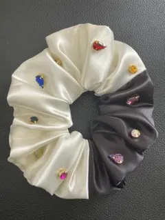 限定 モノトーンリッチビジューシュシュ