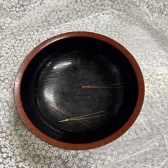 漆塗りの黒と赤の椀鉢