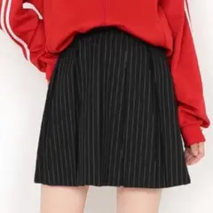 プニュズ　ピンストライプボックスプリーツミニスカート　サイズ3